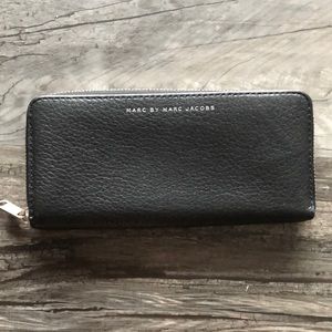 MARC by MARC JACOBS black wallet!